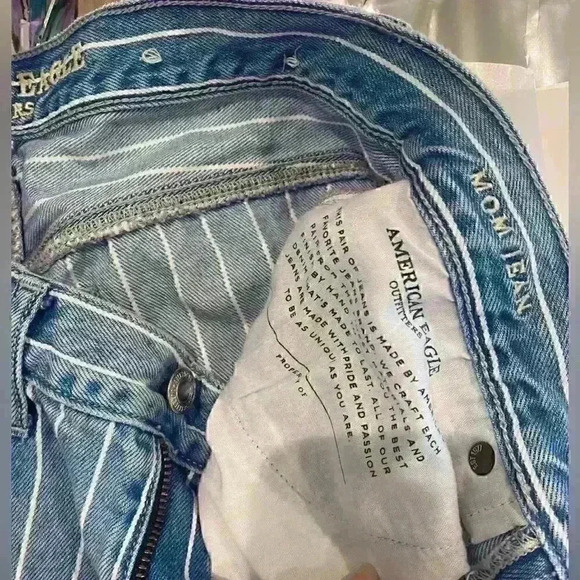NWOT AMERICAN EAGLE MOM JEAN BLUE STRIPES SZ 4 - Picture 7 of 7